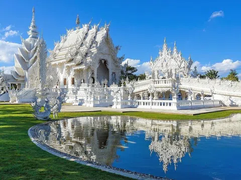 Chiêm ngưỡng vẻ đẹp độc đáo và lộng lẫy tại chùa trắng Wat Rong Khun 