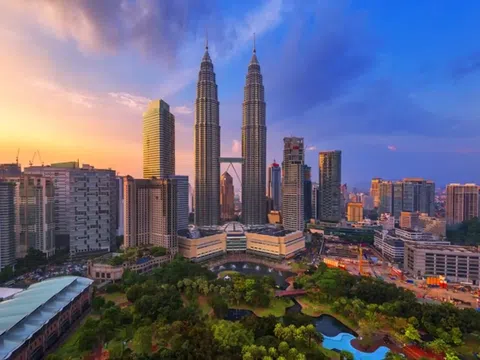 Chiêm ngưỡng vẻ đẹp kiêu hãnh và lộng lẫy của tháp đôi Petronas ở Malaysia  