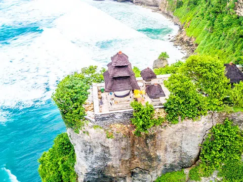 Ghé thăm ngôi đền Uluwatu linh thiêng nằm giữa đất trời Bali