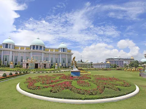 Ghé thăm tòa lâu đài tỷ phú - Baan Sukhawadee lộng lẫy giữa thành phố biển Pattaya