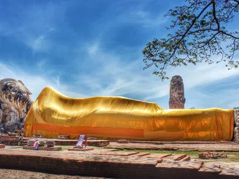 Đến Wat Lokayasutharam chiêm bái tượng Phật nằm lớn nhất ở thành cổ Ayutthaya