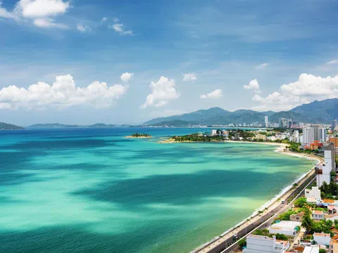 BIỂN XANH - CÁT TRẮNG - NẮNG VÀNG (TP.HCM - NHA TRANG)